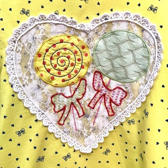 Lili Shopping, Cute Girly Top w/ Candy, Hearts & Bows, See my Measurements - Picture 2 of 12